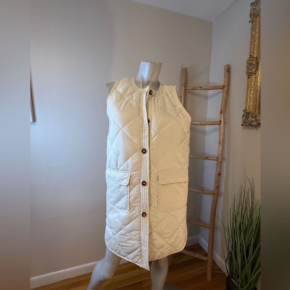 Top It Off Quilted Long Button Up Stadium Style Sleeveless Vest M/L Ivory NWT